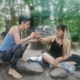 Ilaria et Aurore sur le tombeau de Merlin juillet 2022